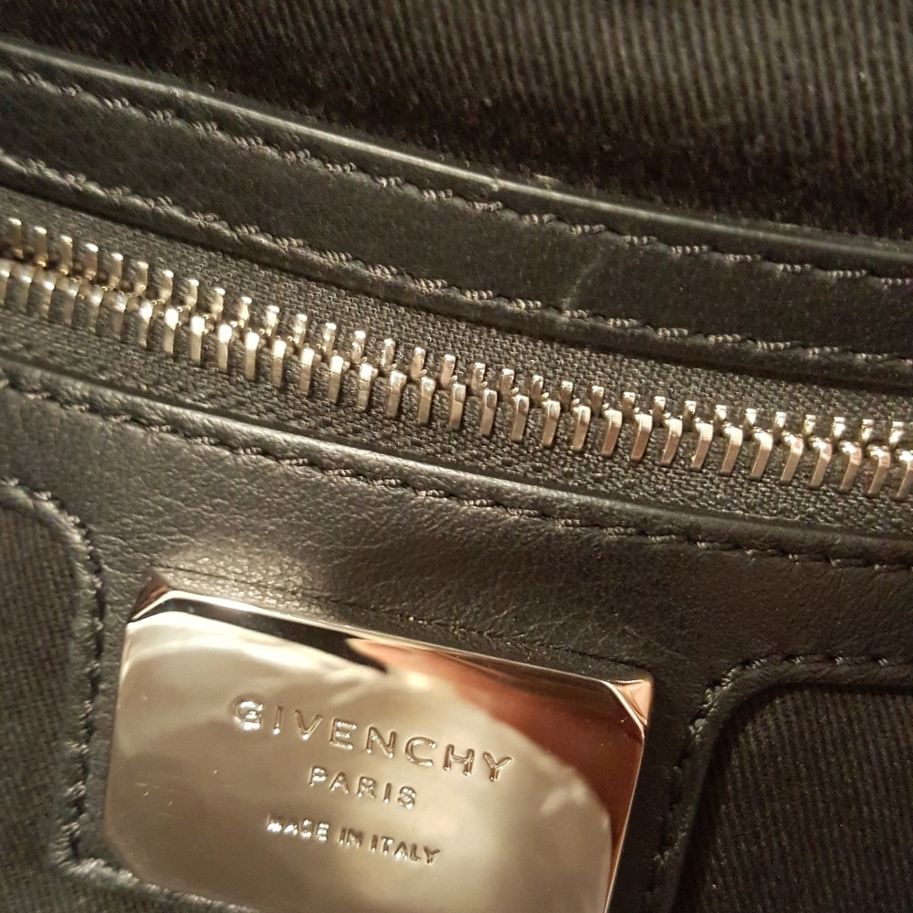 Givenchy - Picture 8 of 8